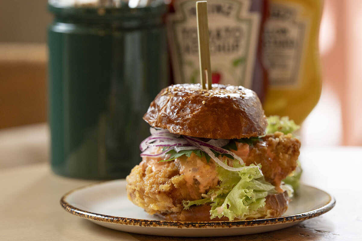 金融ビジネスマンの間でも人気!? 兜町で話題のホテルが提供する、 期間限定ハンバーガーが話題！