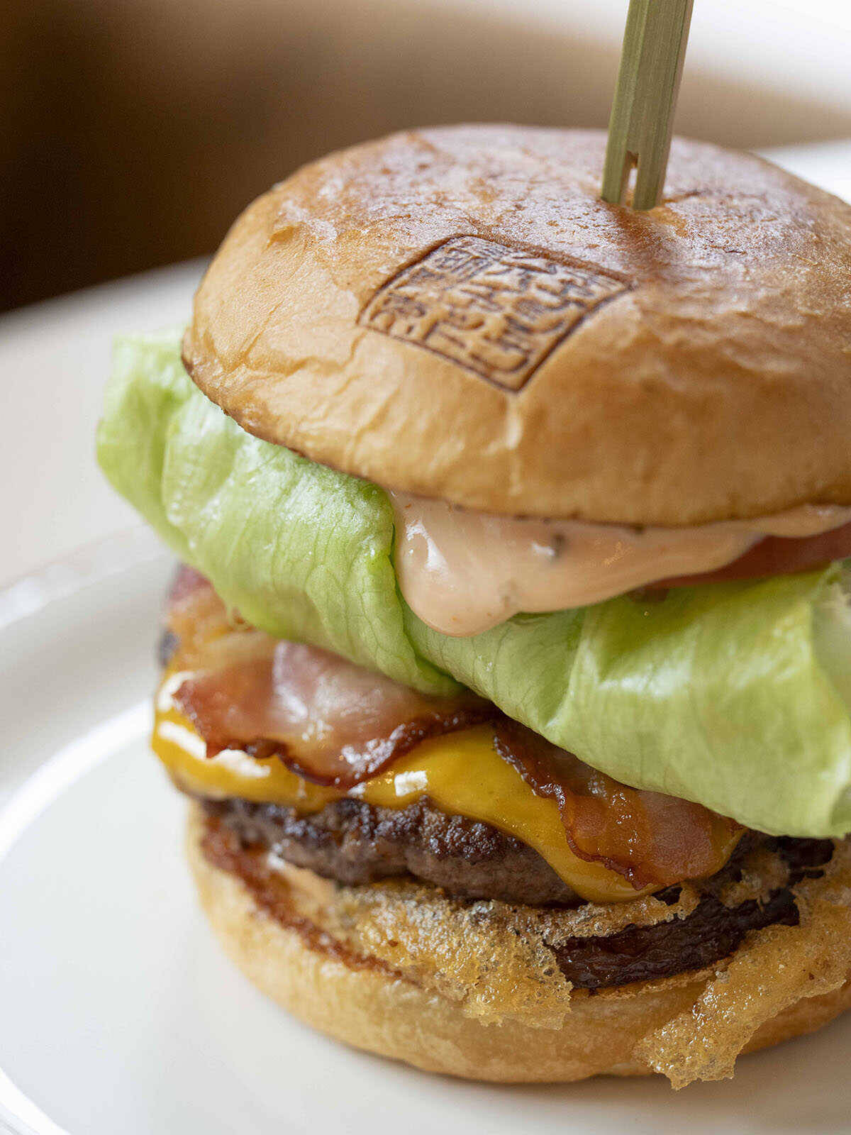 金融ビジネスマンの間でも人気!? 兜町で話題のホテルが提供する、 期間限定ハンバーガーが話題！