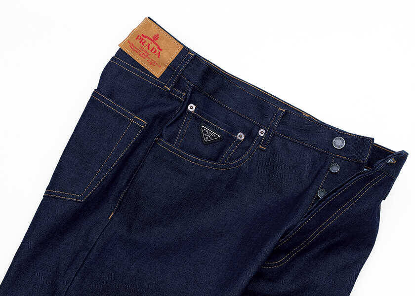 セレブのお気に入りブランドの正体！【オーランド・ブルーム】の愛用ブランドは、〈プラダ〉のキャップ＆デニムパンツ！