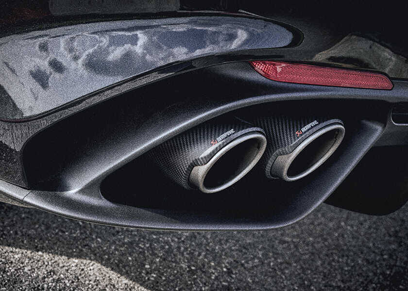 話題のクルマを品定め！〈フェラーリ〉譲りのV6をFRで！　〈アルファ・ロメオ〉ジュリア クアドリフォリオ エストレマ