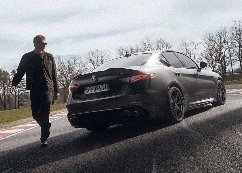 話題のクルマを品定め！〈フェラーリ〉譲りのV6をFRで！　〈アルファ・ロメオ〉ジュリア クアドリフォリオ エストレマ