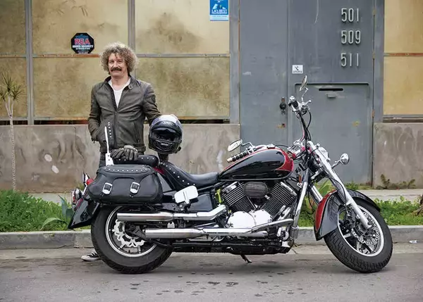 カリフォルニアのモーターサイクリスト！心地よくもパワフルに走るVツインクルーザー！　〈ヤマハ〉 Vスター 1100 シルバラード