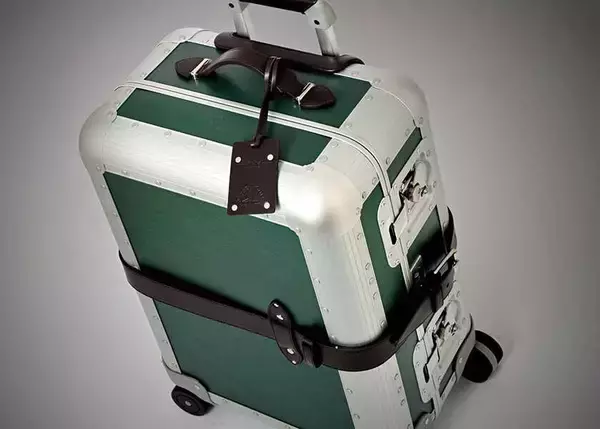 FOCUS ON 今月注目したいモノ・コト！英と伊の老舗が“競争”ではなく“共鳴”し合うトラベルバッグで、自分らしく自由な旅を！