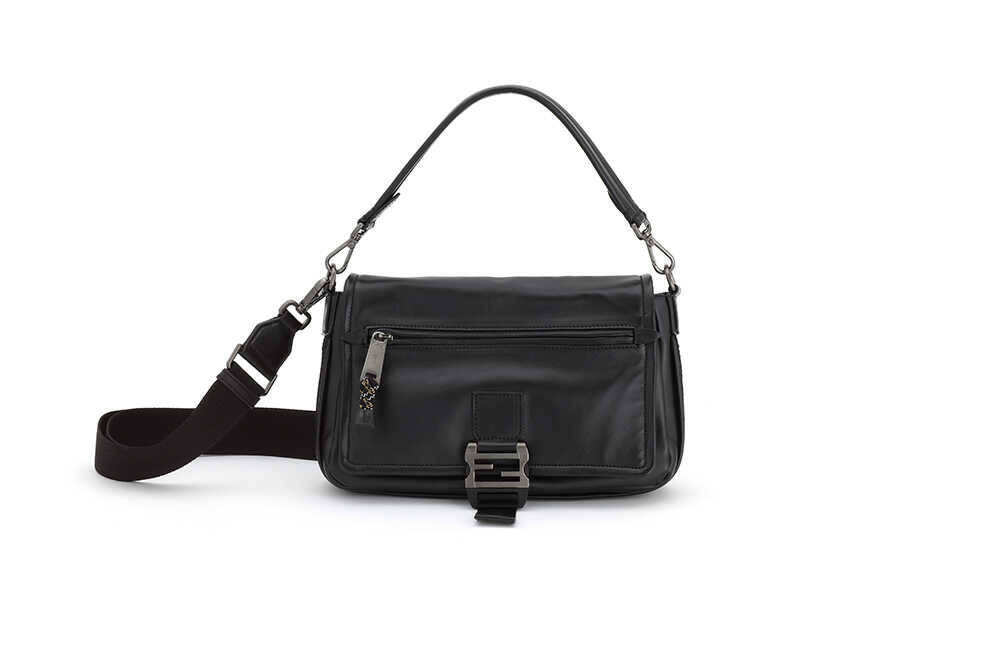 大人の春コーデを格上げする〈フェンディ〉のメッセンジャーバッグ！