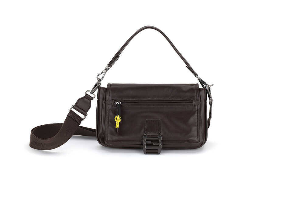 大人の春コーデを格上げする〈フェンディ〉のメッセンジャーバッグ！