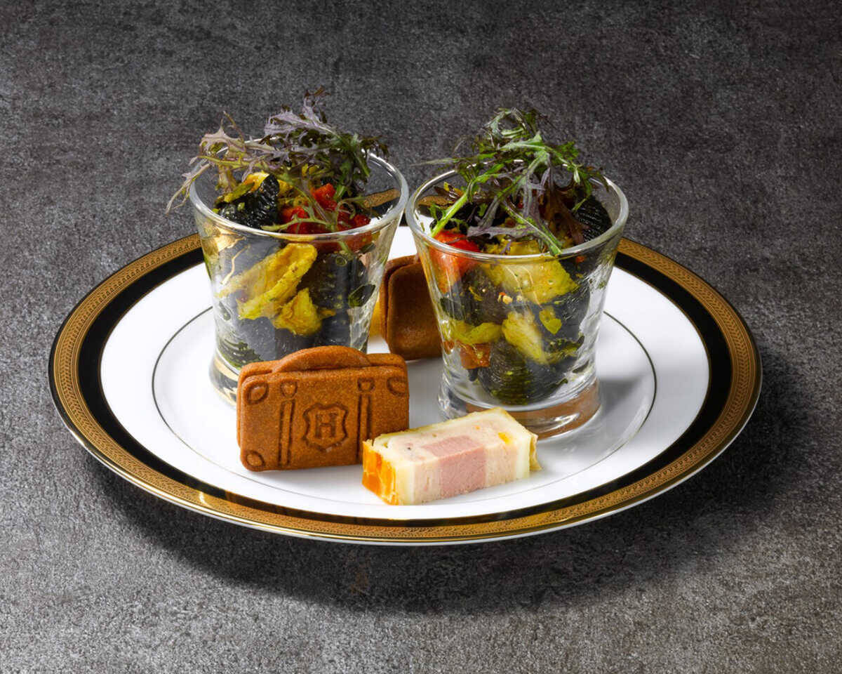 夕暮れの魔法界で極上のローストビーフを嗜む。スタジオツアー東京に“贅沢すぎる”イブニングハイティーが新登場！