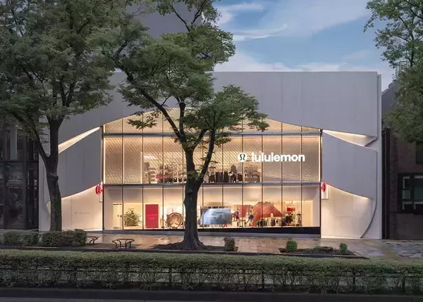 〈ルルレモン〉が東京・原宿にグローバル旗艦店をオープン！