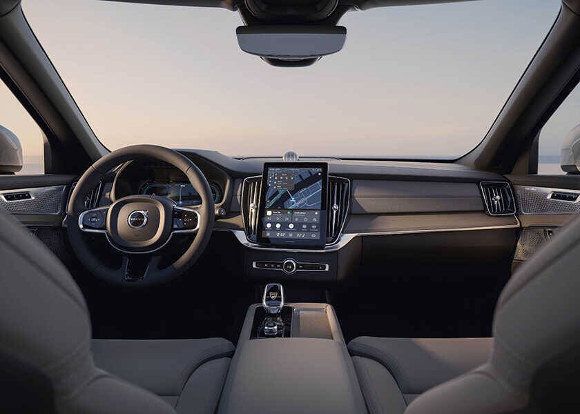 話題のクルマを品定め！魅せられるのはエイジレスな魅力！〈ボルボ〉XC90