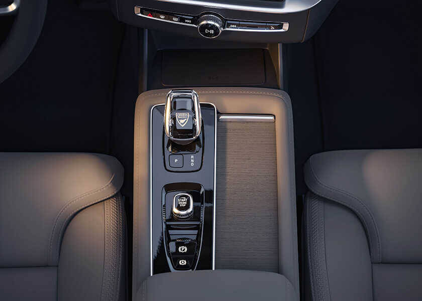 話題のクルマを品定め！魅せられるのはエイジレスな魅力！〈ボルボ〉XC90