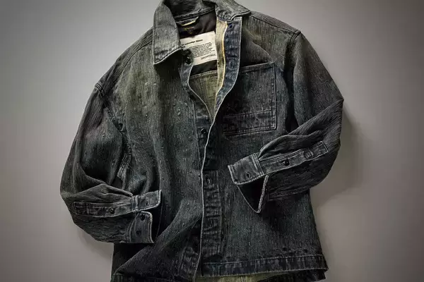 FOCUS ON 今月注目したいモノ・コト！デニシャツのお洒落に迷ったら“変化球”な1枚の出番!?