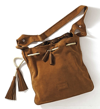 Catch the Wave！アフリカンテイストをラグジュアリーに表現したタッセルバッグ！