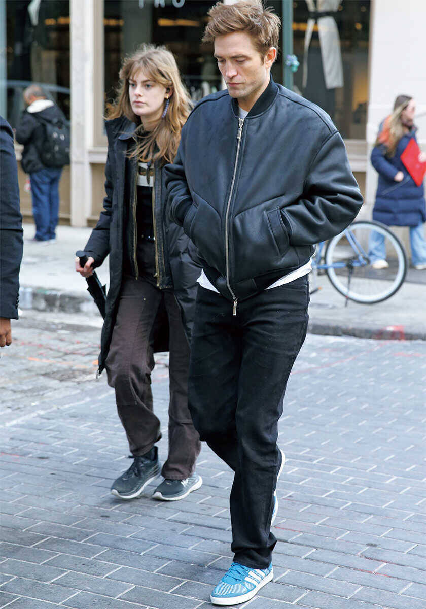 【年末年始まとめ配信】セレブ愛用のスニーカーとは？　“ブルー”で足元から爽やかさ出し!?