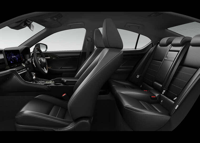 話題のクルマを品定め！“クルマを操る楽しさ”がさらに進化！　〈レクサス〉IS300h