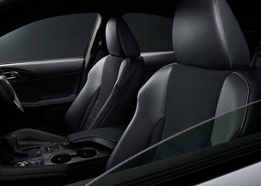 話題のクルマを品定め！“クルマを操る楽しさ”がさらに進化！　〈レクサス〉IS300h