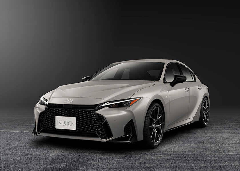 話題のクルマを品定め！“クルマを操る楽しさ”がさらに進化！　〈レクサス〉IS300h