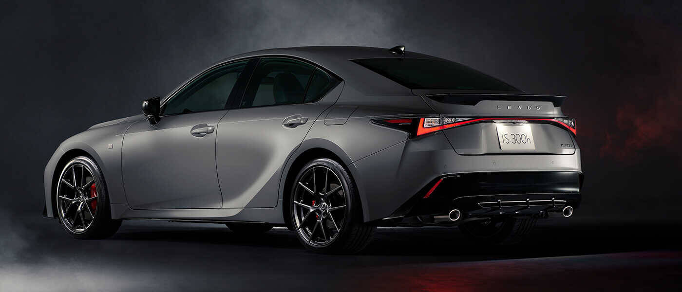 話題のクルマを品定め！“クルマを操る楽しさ”がさらに進化！　〈レクサス〉IS300h