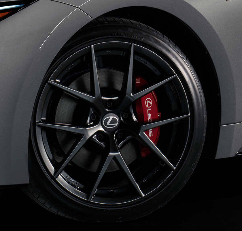 話題のクルマを品定め！“クルマを操る楽しさ”がさらに進化！　〈レクサス〉IS300h