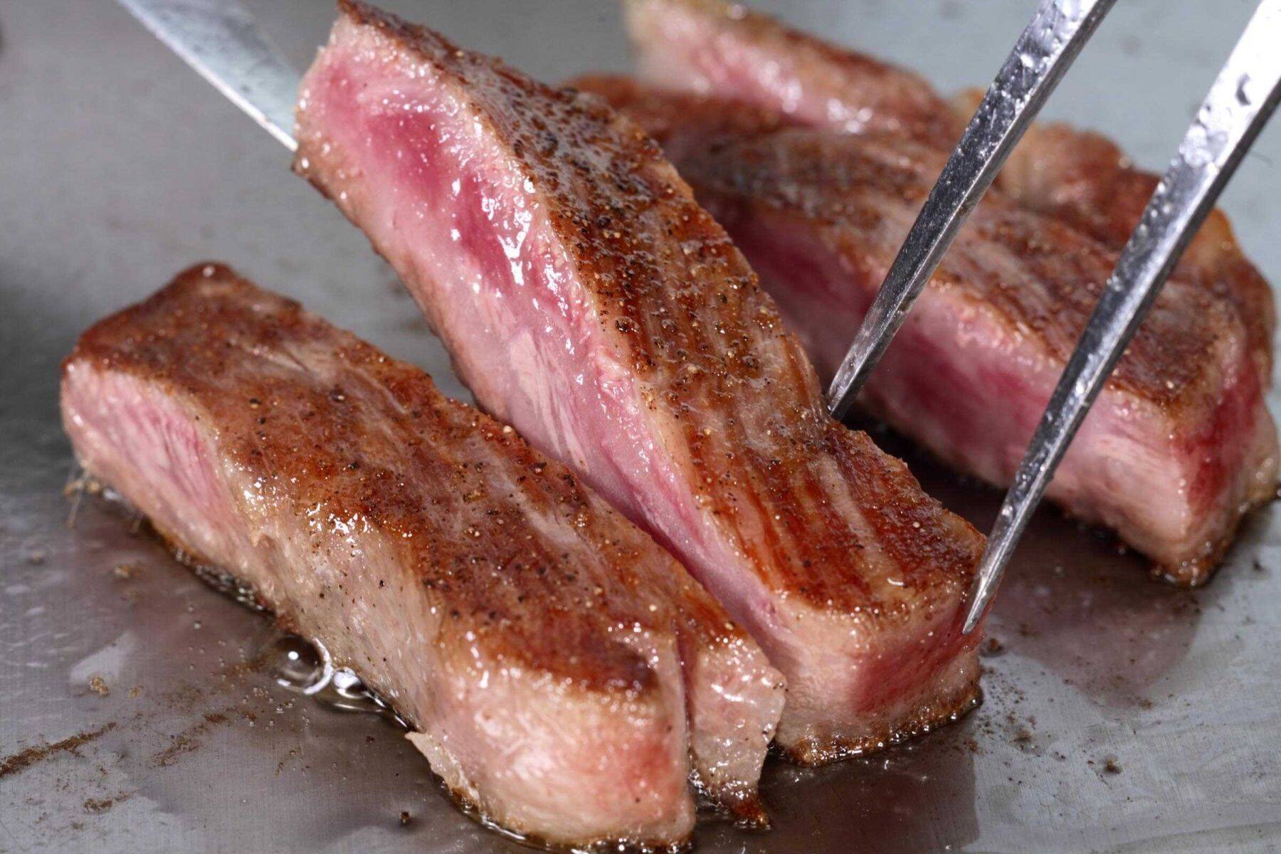 グルメジャーナリスト東龍のホテルグルメで“口福”体験！口の中でとろけるような、最高の肉の旨味に思わず唸る美味さ！