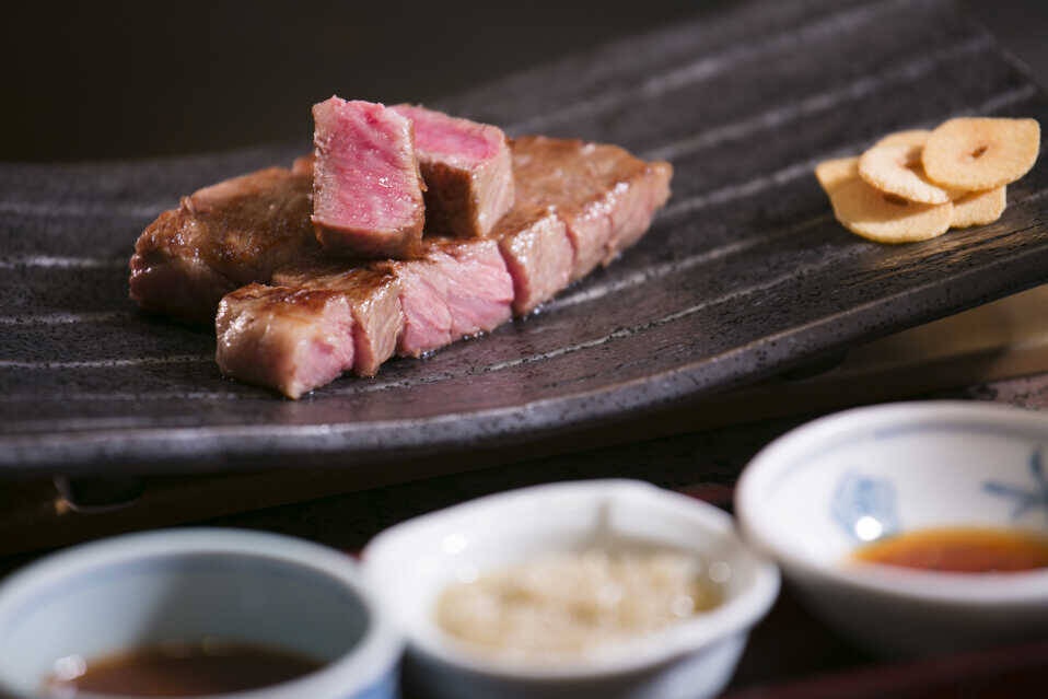グルメジャーナリスト東龍のホテルグルメで“口福”体験！口の中でとろけるような、最高の肉の旨味に思わず唸る美味さ！