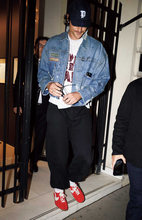 セレブのお洒落スニーカーを探せ！ド派手スニーカーがお洒落の秘訣⁉︎　“ビビットカラー編”