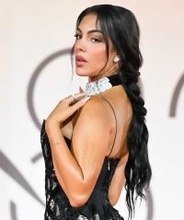 セレブなガールフレンド【ジョージナ・ロドリゲス】、無名の店員から大富豪アスリートの婚約者に！