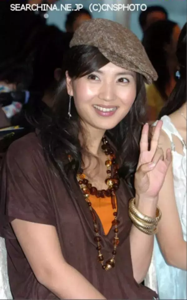 【中華芸能】人気女優・陳好が被災地慰問「子供たちに机や椅子を」