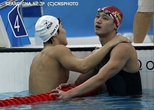 男子水泳、中国の張琳選手が、400メートル自由形で銀