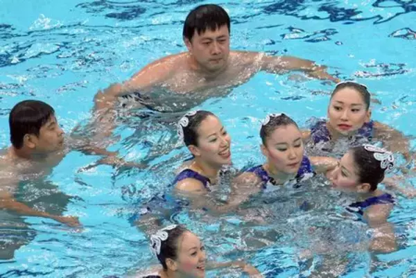 シンクロ日本…「銅」逃しても、失神の仲間励まし笑顔