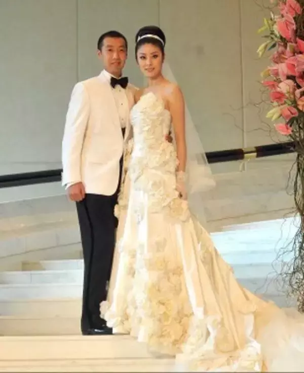 【中華芸能】ケリー・チャンが結婚　999の牡丹で愛を宣言