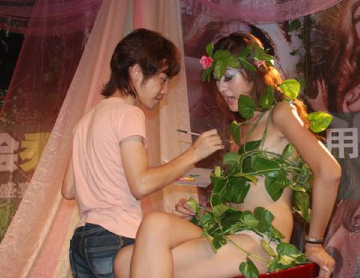 経済イベントで 人寄せ ボディーペインティング 1 08年10月23日 エキサイトニュース 経済イベントで 人寄せ ボディーペインティング 1 08年10月23日 エキサイトニュース