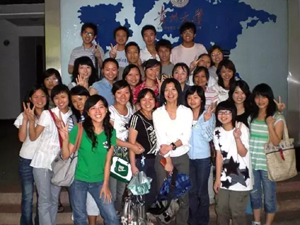 貴州で日本語教師：今日も教壇に立つ1人の日本人女性