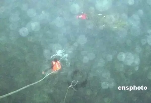 女子高生が川に飛び込み自殺図る、救助に成功－湖北