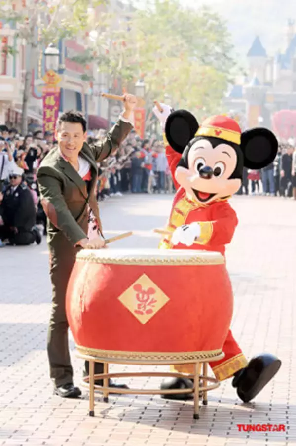 【華流】歌手ジャッキー・チュン　香港ディズニーで春節祝う