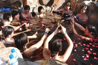 中国対日観：男女混浴の温泉は「変態文化」でなかった