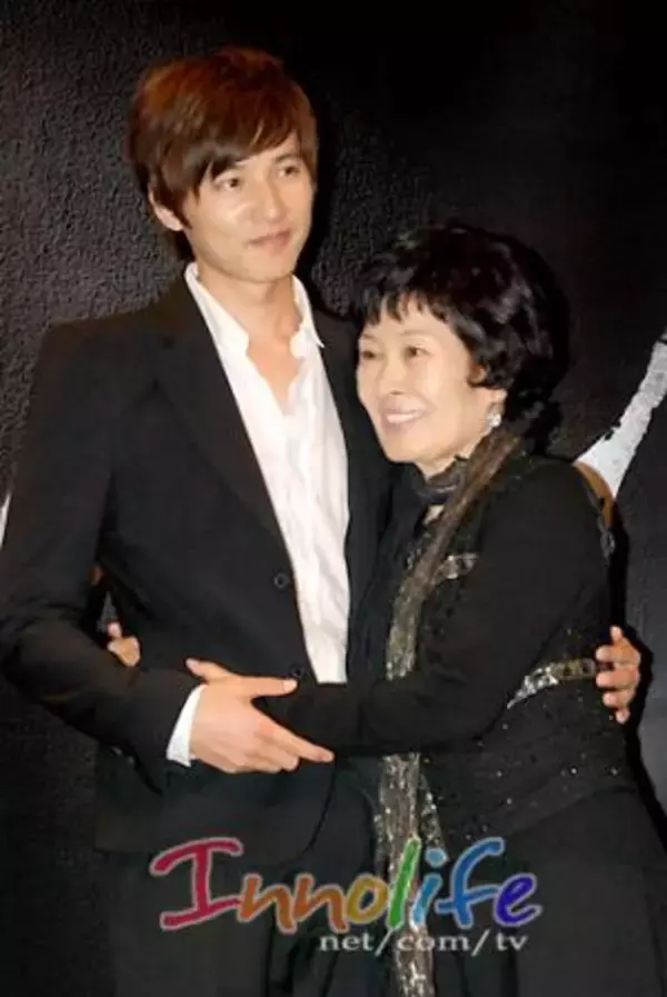 【韓流】ウォンビン、「キム・ヘジャの第一印象、母と感じた」