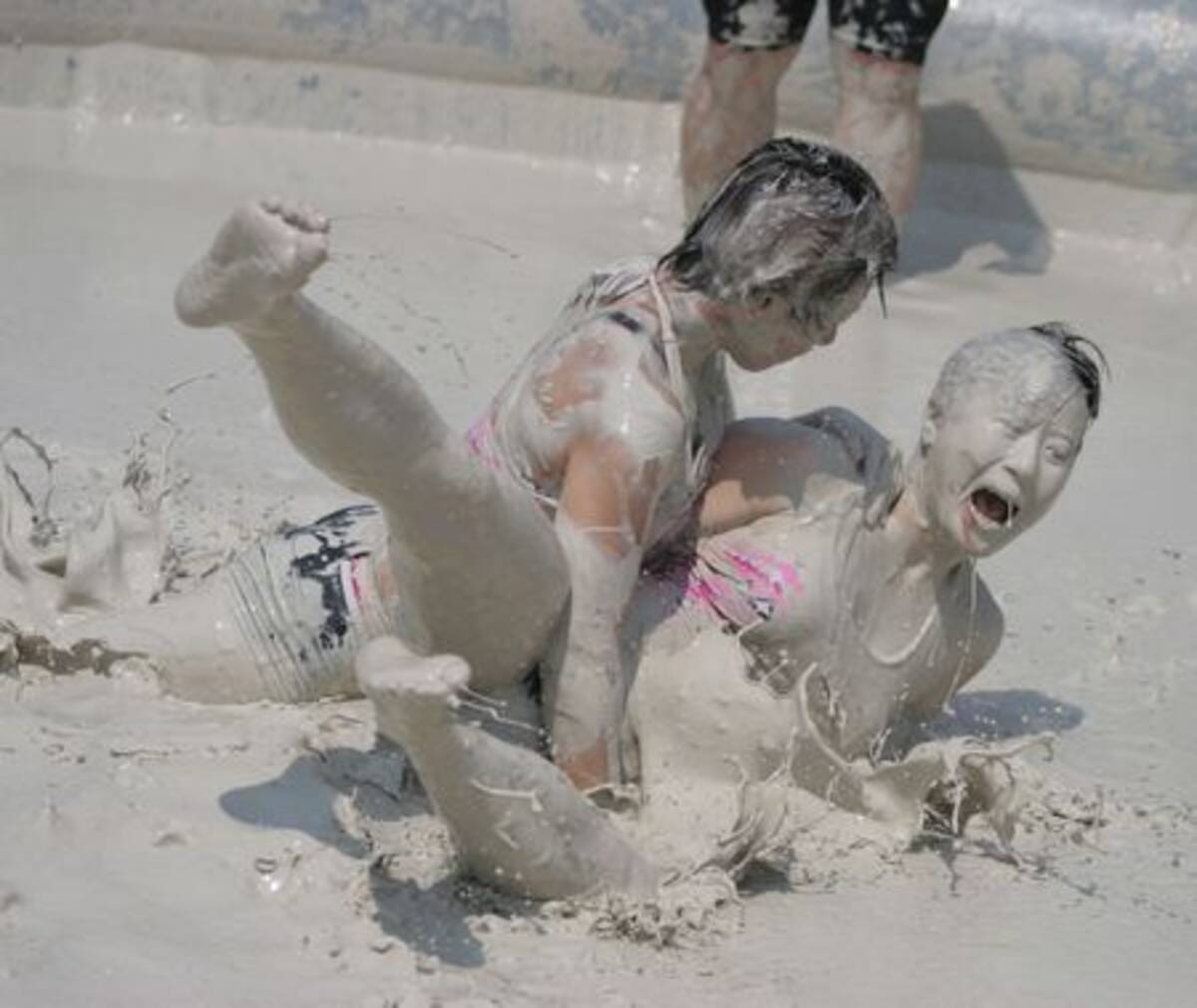 美女の戦い 組んずほぐれつ 泥試合 湖北 武漢 09年5月11日 エキサイトニュース