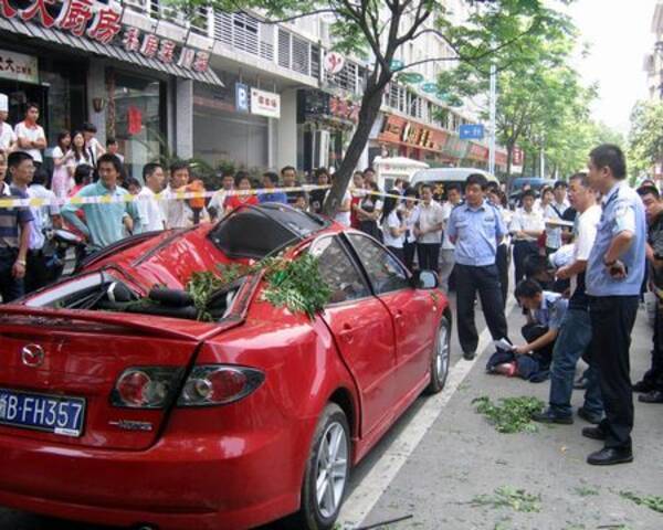 27階から飛び降りた女性 車の屋根に落ち助かる 浙江 09年6月4日 エキサイトニュース