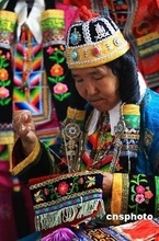 モンゴル族の刺繍芸品、無形文化遺産に－新彊