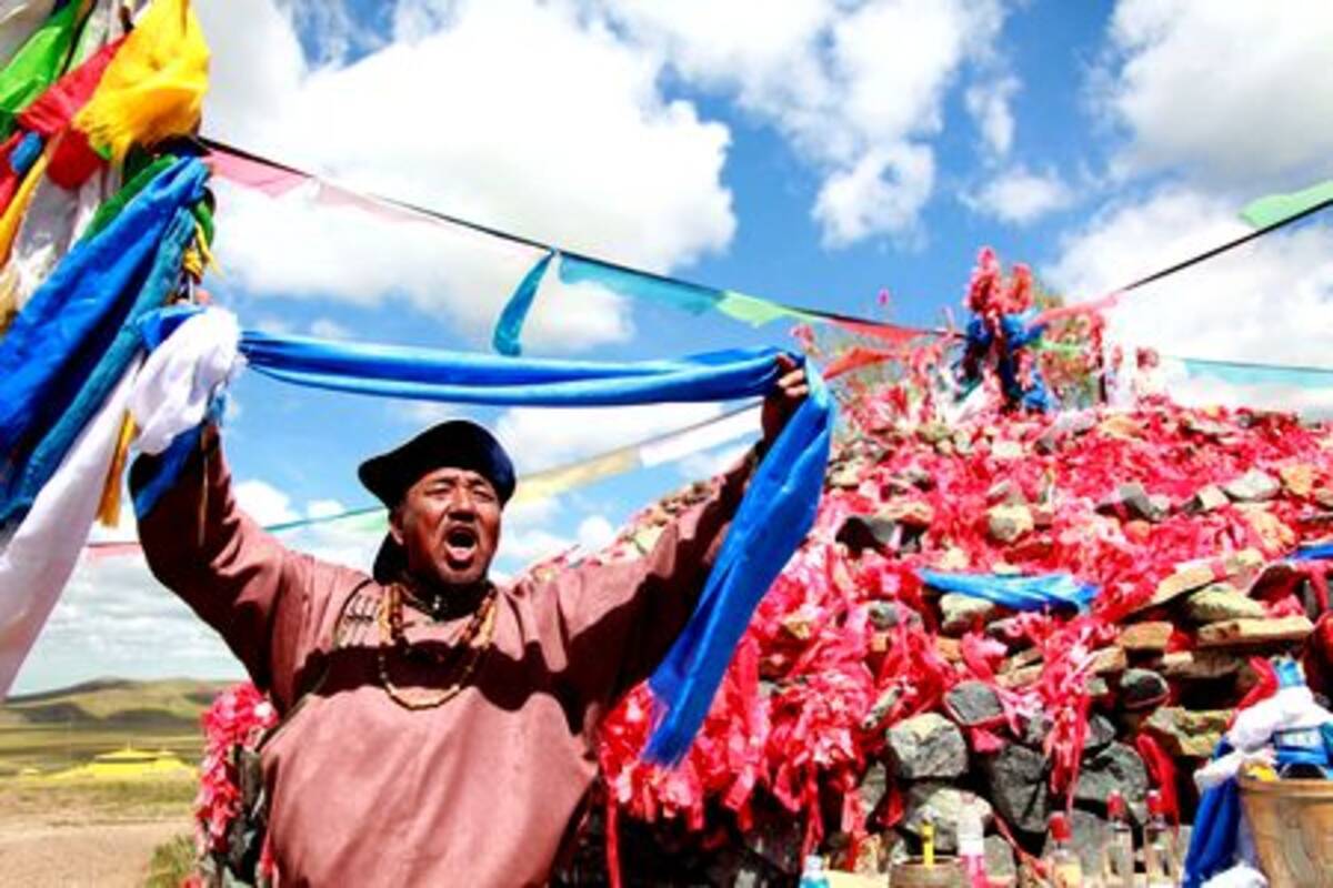 モンゴル伝統 オボーの祭り 大草原の真夏を告げる風物詩 10年7月7日 エキサイトニュース