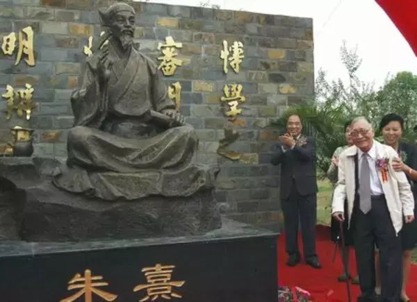 【中国】偉大なる祖先をたたえて…朱子生誕880年、故郷に銅像