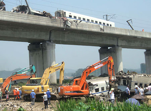 高速鉄道：埋めた事故車両を掘り起こし、調査を続行＝中国政府