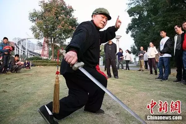 若いモンに負けはせぬ…武術の達人81歳おじいちゃん＝湖南