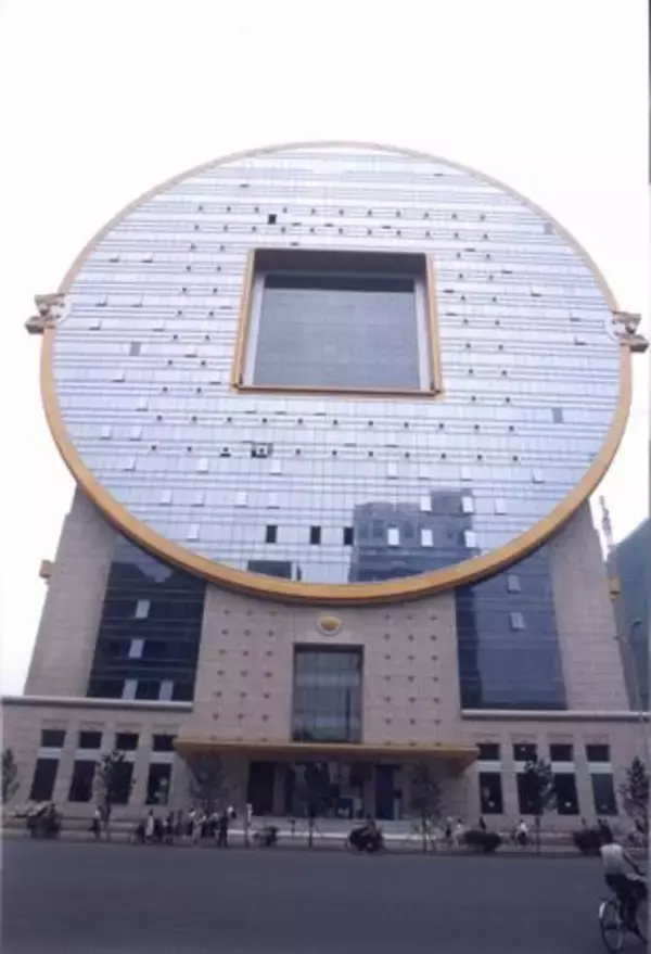 世界で最も醜い建物…中国のビル“不幸にも”ランクイン