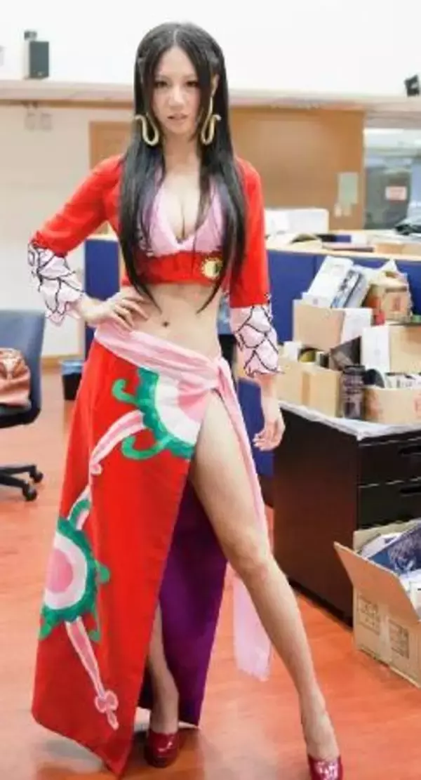 ONE　PIECEのコスプレでブレイクの台湾タレント、日本でも話題に