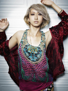 Ms．OOJAが名曲カバー、MVではモデルがすっぴん泣き披露
