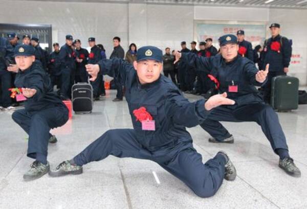 駅でもやるぜ カンフーの達人30人が海軍陸戦隊に入隊 中国 12年12月21日 エキサイトニュース
