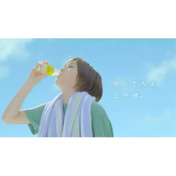 C1000新CM、本田翼さん初のハワイはプールでイケメンに遭遇
