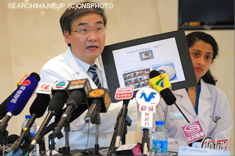 中国眼球くりぬき事件で被害の男児に義眼、深センの病院で手術