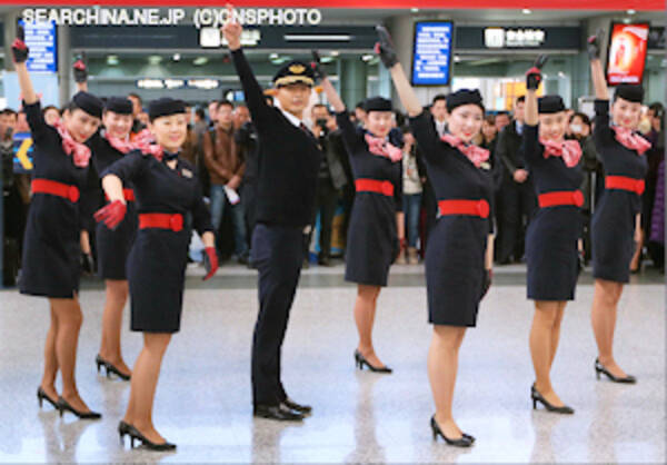 中国南京の空港で突然ダンス 乗務員５１人がフラッシュモブ 14年1月17日 エキサイトニュース