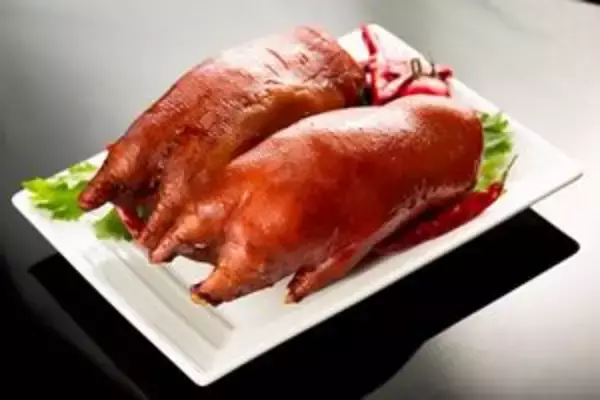 「「豚足食べる夢」　自分の手に噛み付いて大けが＝中国」の画像
